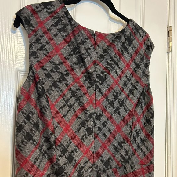 Sleeveless Gray and Red Plaid Dress - size 14P - Picture 4 of 7